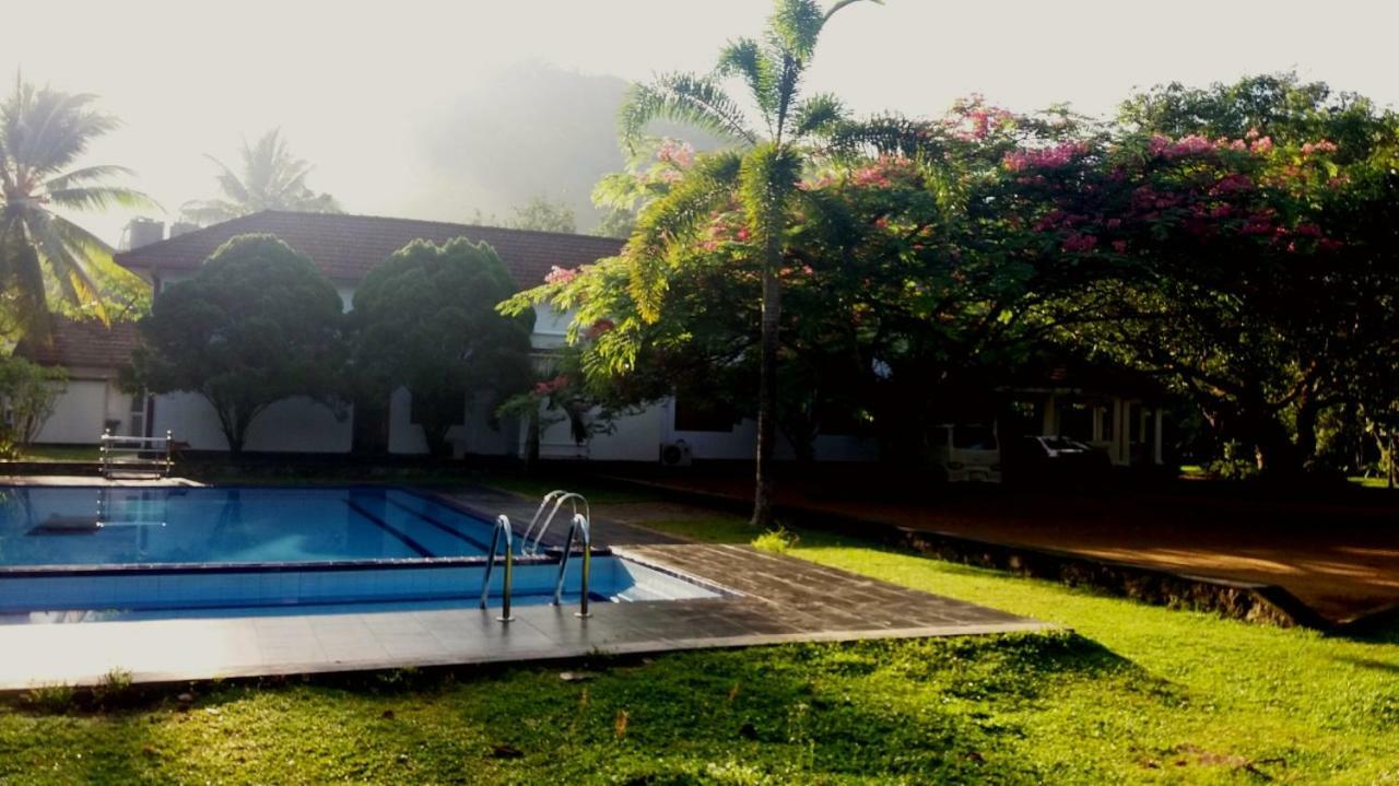 Randiyaepiliyagoda Resort Avissawella Exterior foto